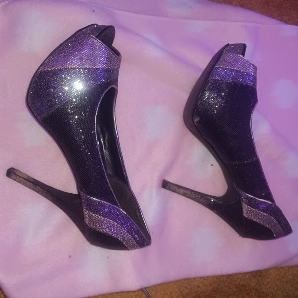 High Heels - Picture 2 of 3